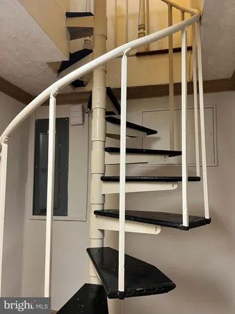 $3,625 | 516 Meadow Hall Drive, Unit D516, Rockville, MD 20851