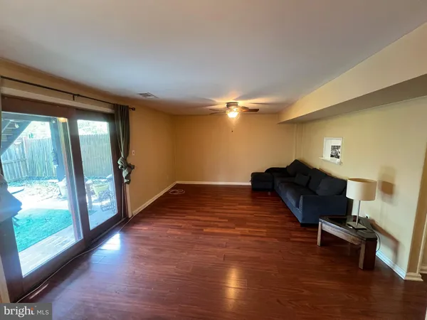 $3,625 | 516 Meadow Hall Drive, Unit D516, Rockville, MD 20851