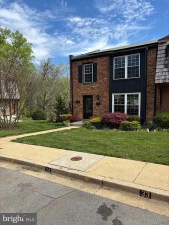 $3,625 | 516 Meadow Hall Drive, Unit D516, Rockville, MD 20851