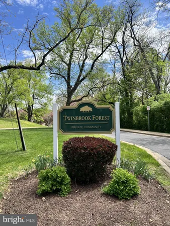 $3,625 | 516 Meadow Hall Drive, Unit D516, Rockville, MD 20851