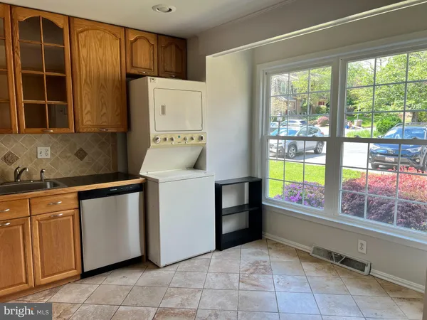 $3,625 | 516 Meadow Hall Drive, Unit D516, Rockville, MD 20851