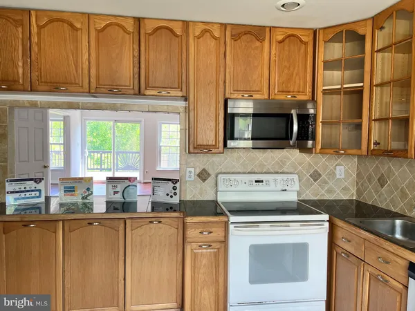 $3,625 | 516 Meadow Hall Drive, Unit D516, Rockville, MD 20851