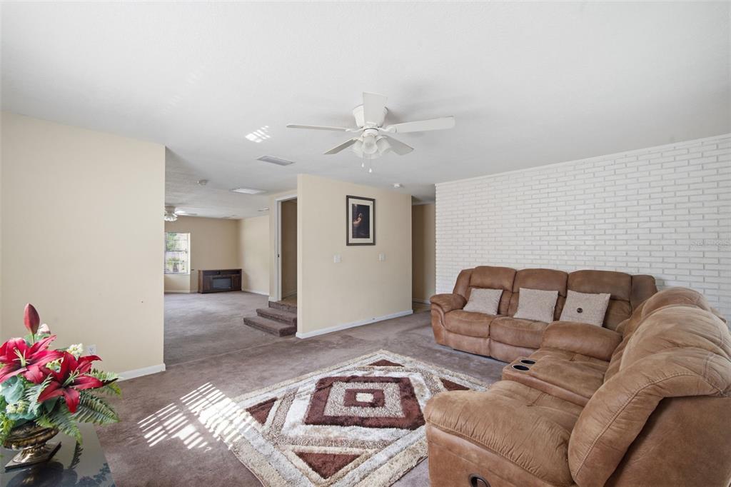 4449 Tarpon Drive Tampa, FL 33617 - Photo 3 of 36