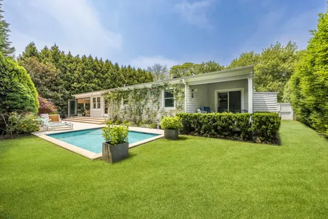 $3,200,000 | 192 Halsey Street, Southampton, NY 11968
