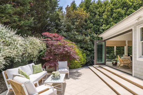 $3,200,000 | 192 Halsey Street, Southampton, NY 11968