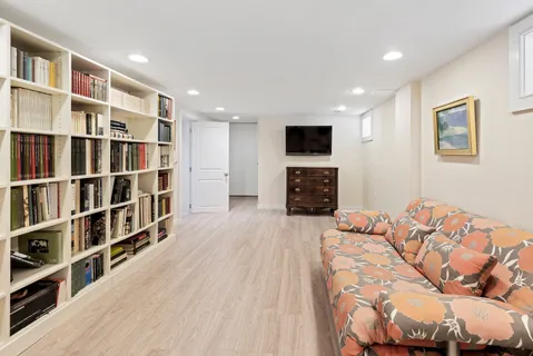 $3,200,000 | 192 Halsey Street, Southampton, NY 11968