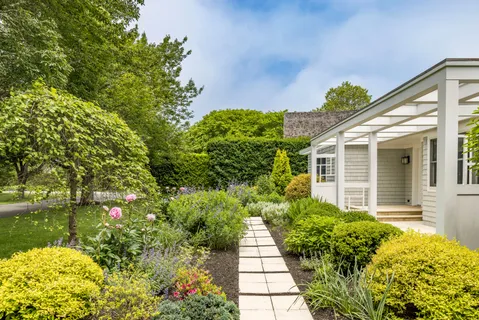 $3,200,000 | 192 Halsey Street, Southampton, NY 11968