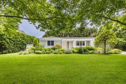 $3,200,000 | 192 Halsey Street, Southampton, NY 11968
