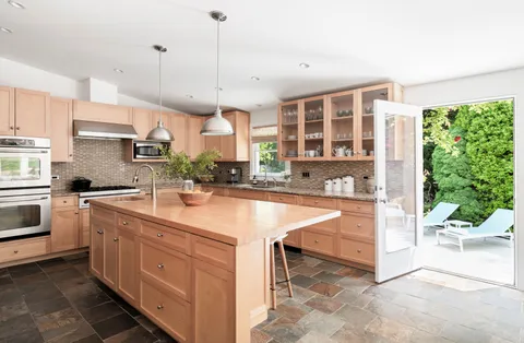 $3,200,000 | 192 Halsey Street, Southampton, NY 11968