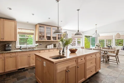 $3,200,000 | 192 Halsey Street, Southampton, NY 11968