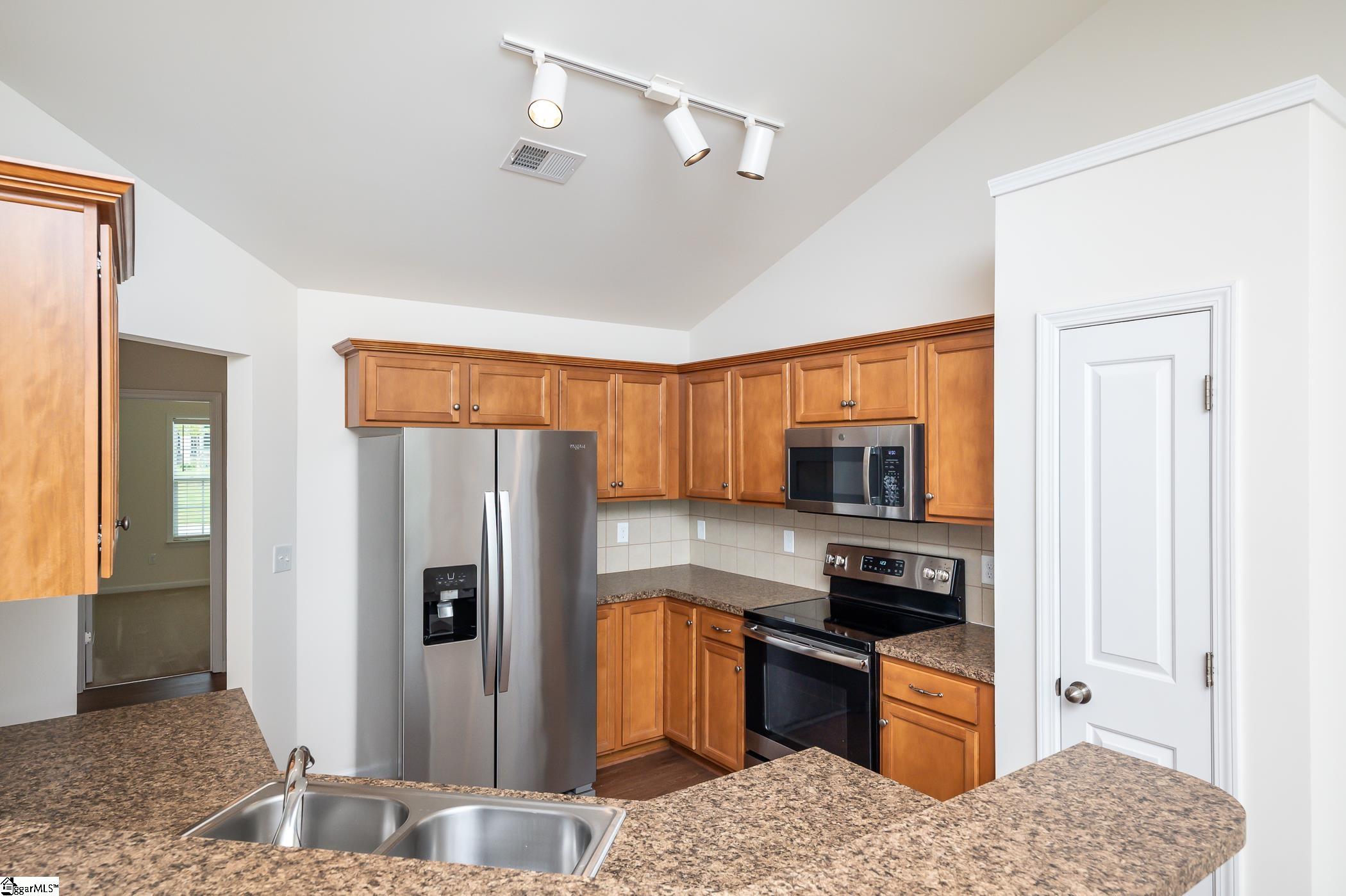 107 Parvin Court Greenville, SC 29607 - Photo 11 of 36 Gallery Image 11