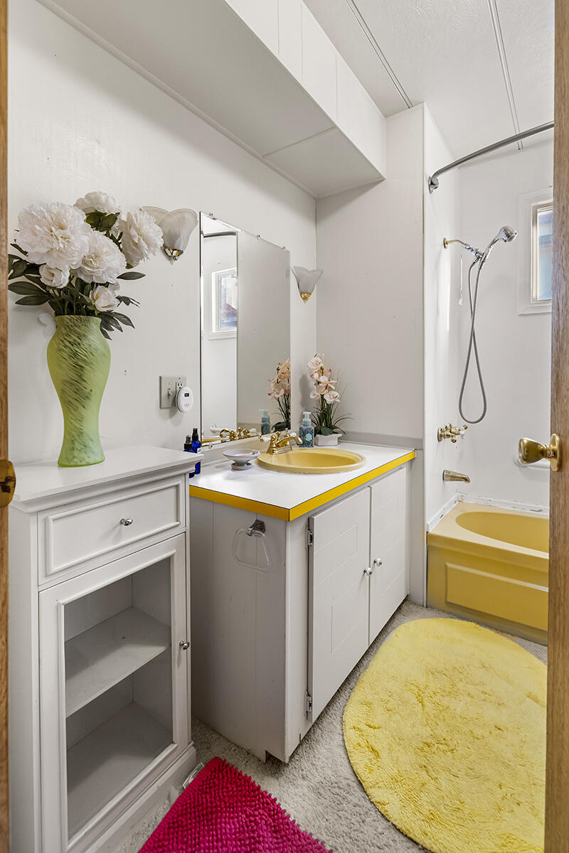 5750 Via Real, Unit 204 Carpinteria, CA 93013 - Photo 17 of 29 10b-5750VR-Bath2