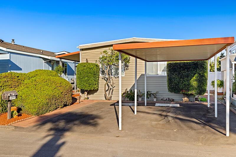 5750 Via Real, Unit 204 Carpinteria, CA 93013 - Photo 7 of 29 01b-5750VR-front-ext