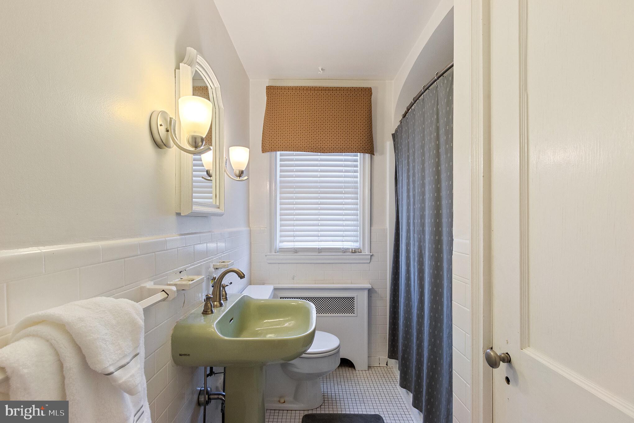 429 Overbrook Road Catonsville, MD 21228 - Photo 19 of 30 Bathroom