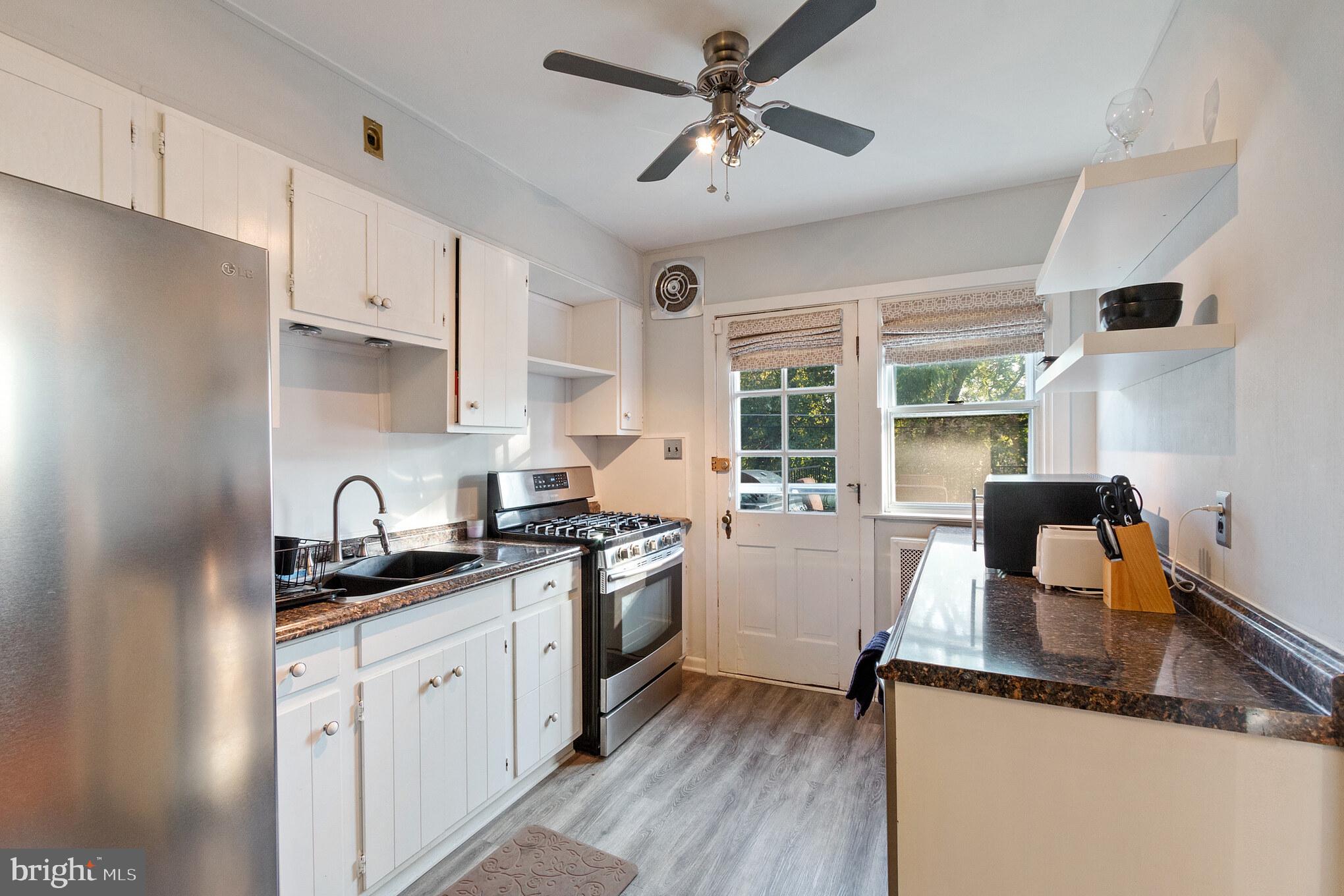 429 Overbrook Road Catonsville, MD 21228 - Photo 8 of 30 Upgraded Eat-in Kitchen