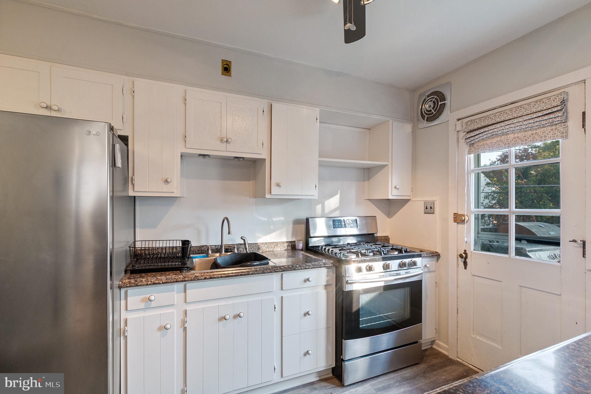 429 Overbrook Road Catonsville, MD 21228 - Photo 9 of 30