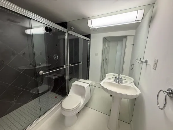 $2,300 | 1501 South Flagler Drive, Unit 2E, West Palm Beach, FL 33401