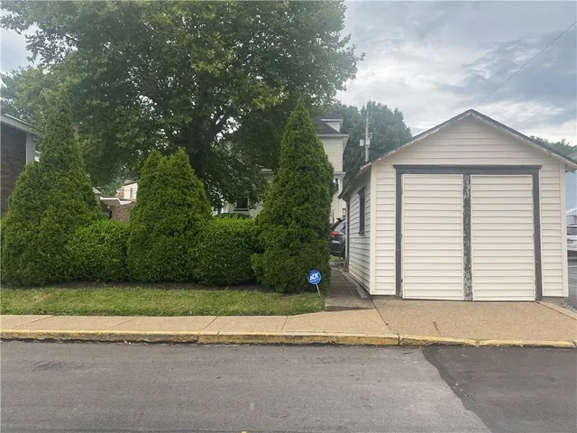 $205,000 | 920 4th Avenue, Conway, PA 15027