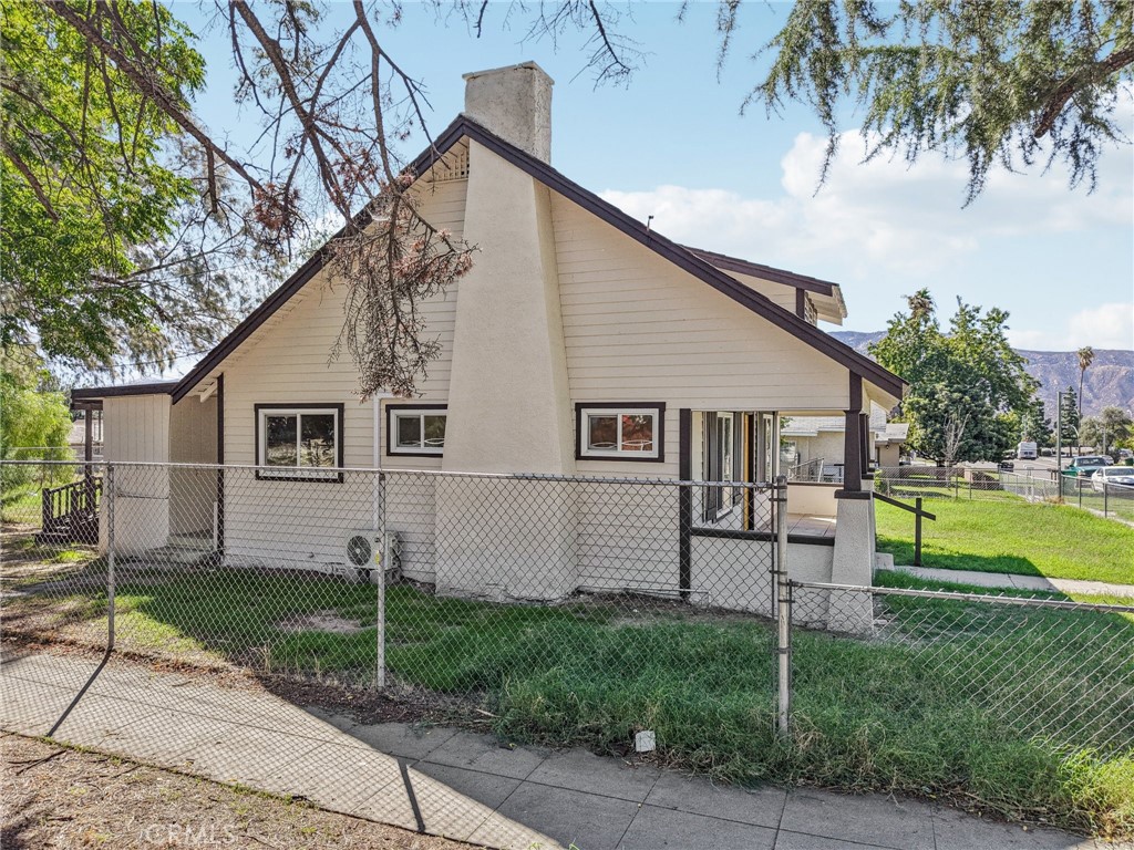 182 North 4th Street Banning, CA 92220 - Photo 4 of 43