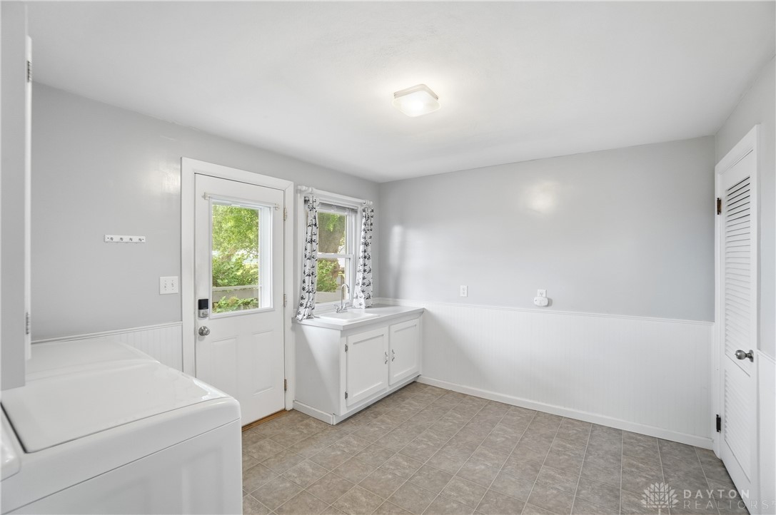 8251 Arlington Road Brookville, OH 45309 - Photo 13 of 29