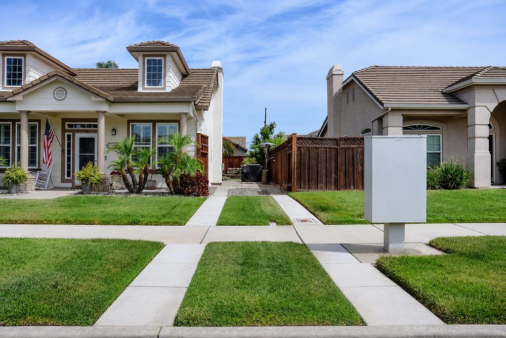 503 Franklin Lane Ripon, CA 95366 - Photo 3 of 34