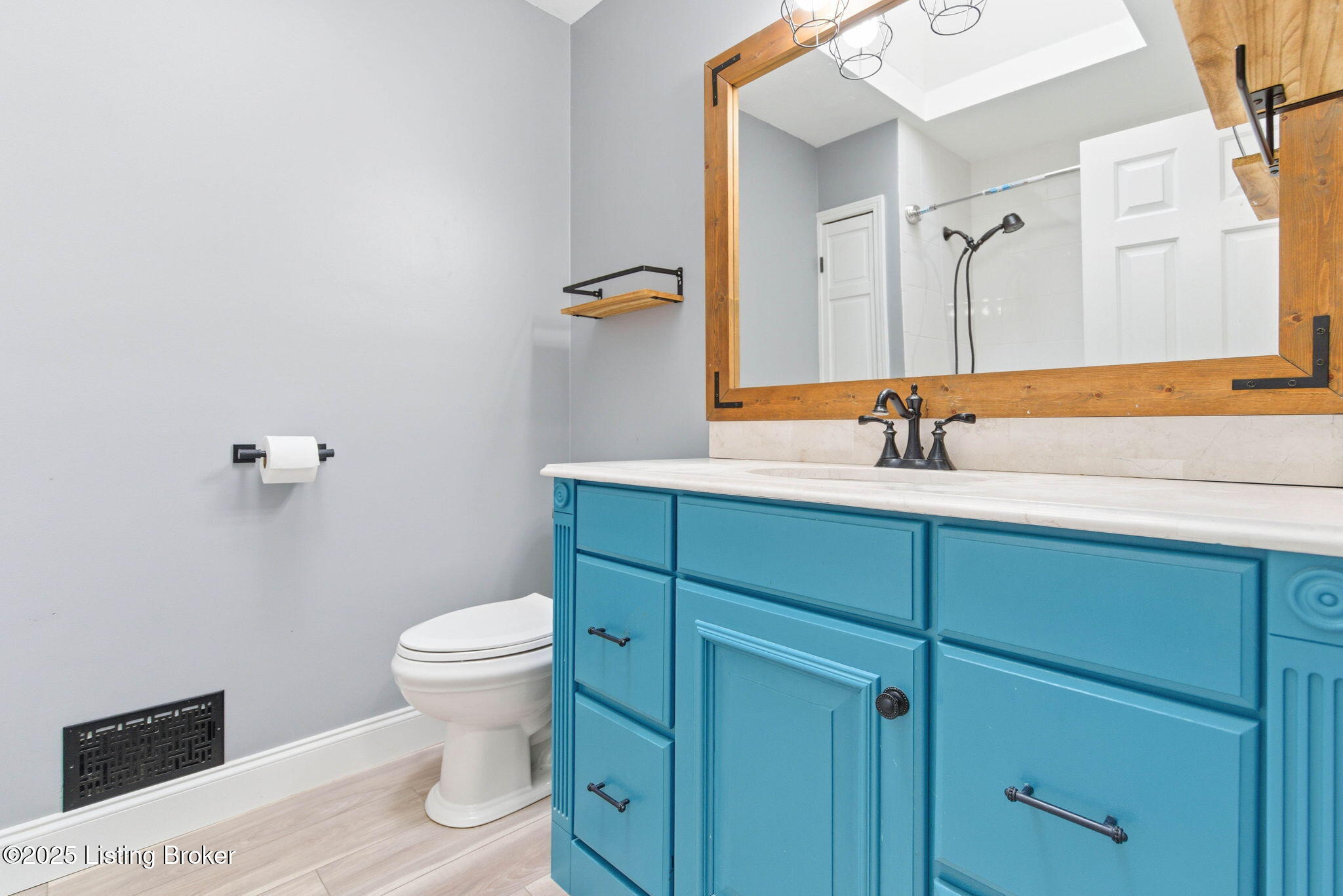 4526 Sandhill Road Louisville, KY 40219 - Photo 21 of 57 Full Bathroom1.1