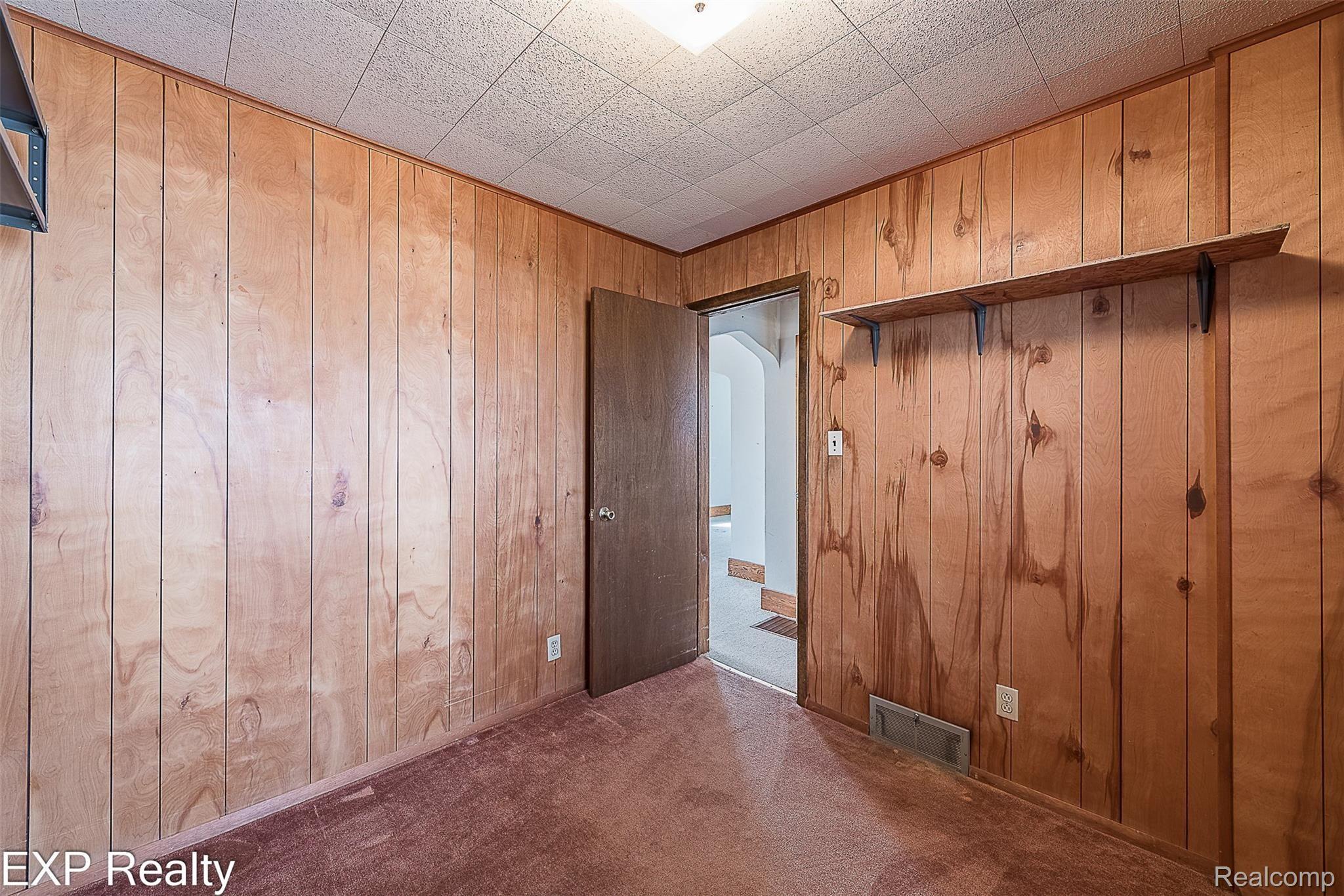 4360 Marcus Road Waterford, MI 48329 - Photo 17 of 21 DSC_1674-HDR.jpg