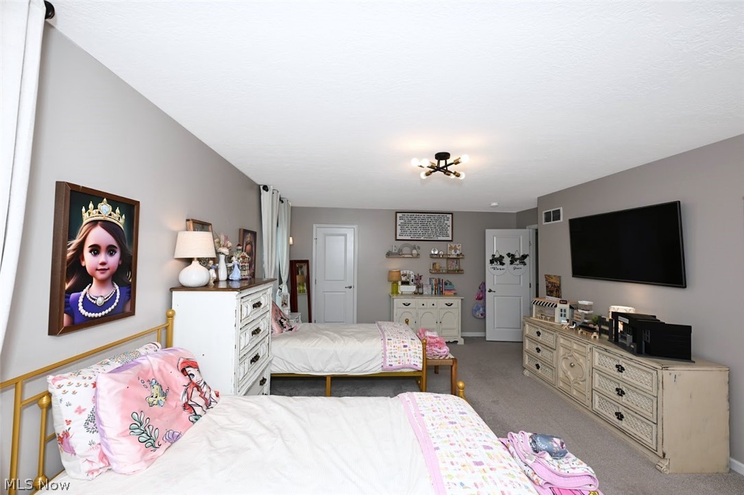 3021 Stonehurst Road Uniontown, OH 44685 - Photo 22 of 48 *MASTER BDRM W/14' LONG WALK IN CLOSET + ENSUITE FULL MASTER BATHROOM, BRAND NEW CARPET! ~