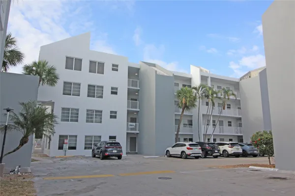 $2,500 | 2860 Northeast 14th Street, Unit 103D, Pompano Beach, FL 33062