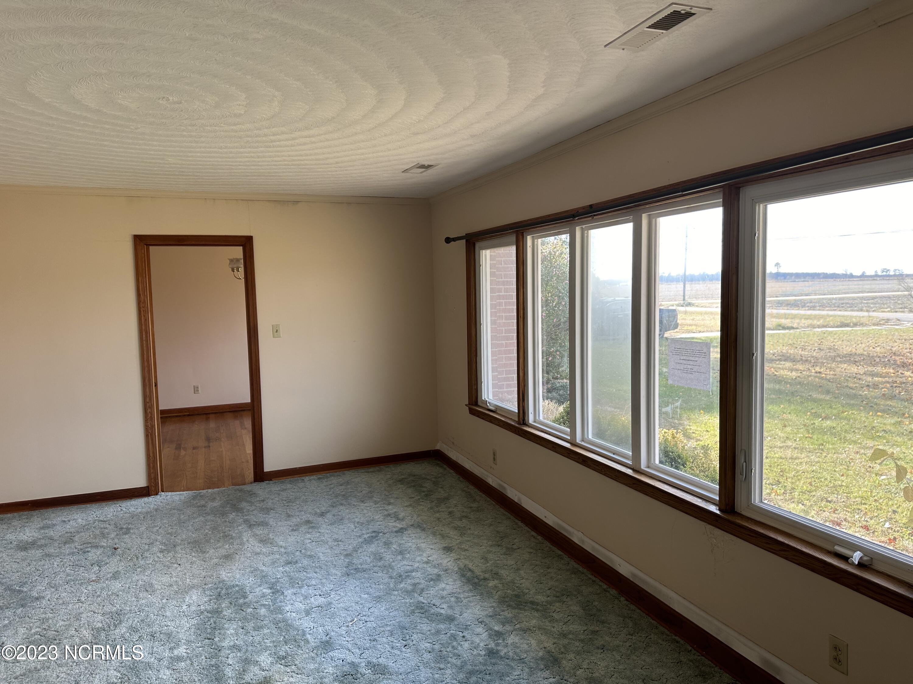 1340 Newland Road Elizabeth City, NC 27909 - Photo 6 of 23 Living room