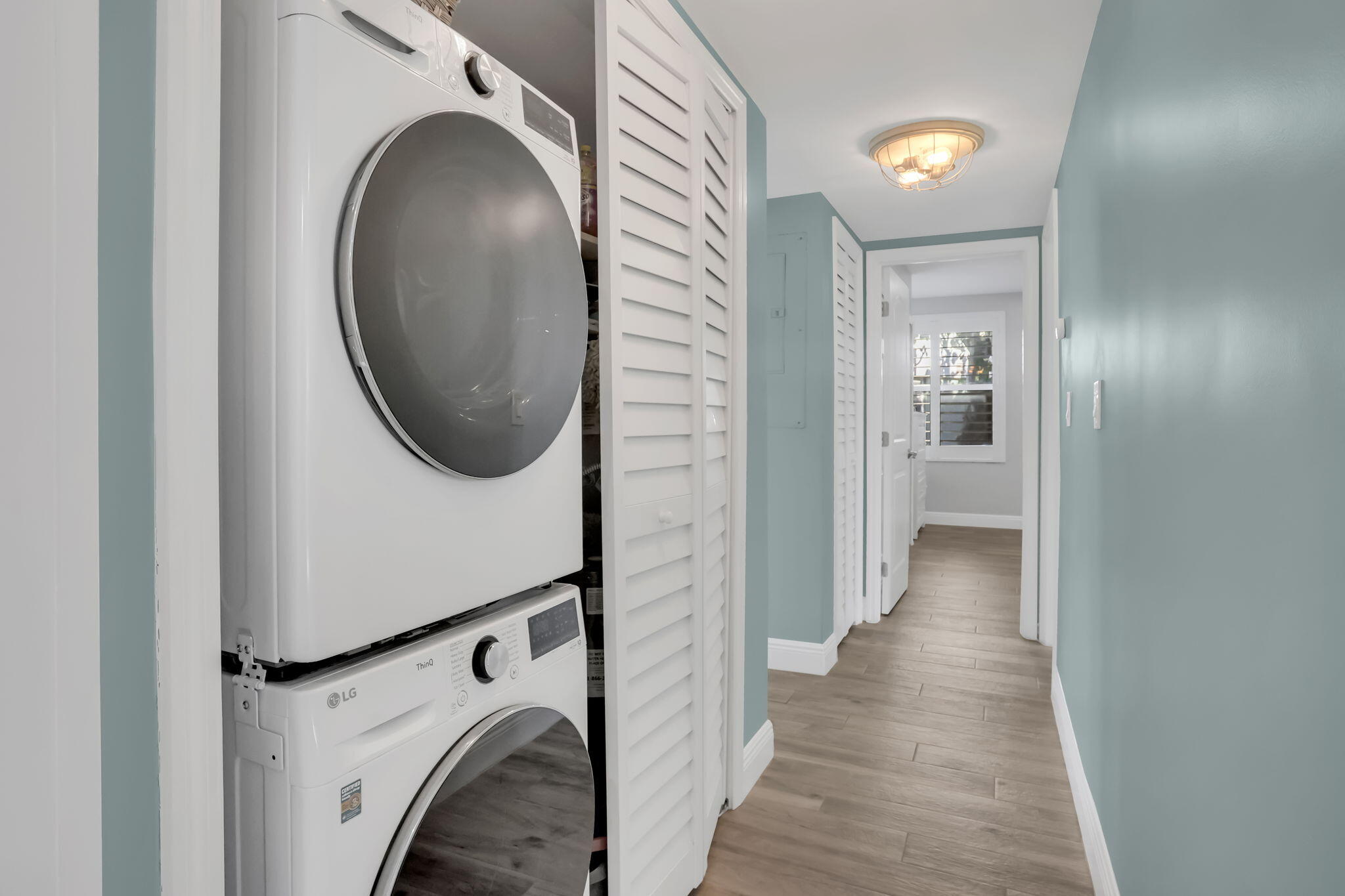 320 South Ocean Boulevard, Unit LP Delray Beach, FL 33483 - Photo 18 of 34 Washer Dryer