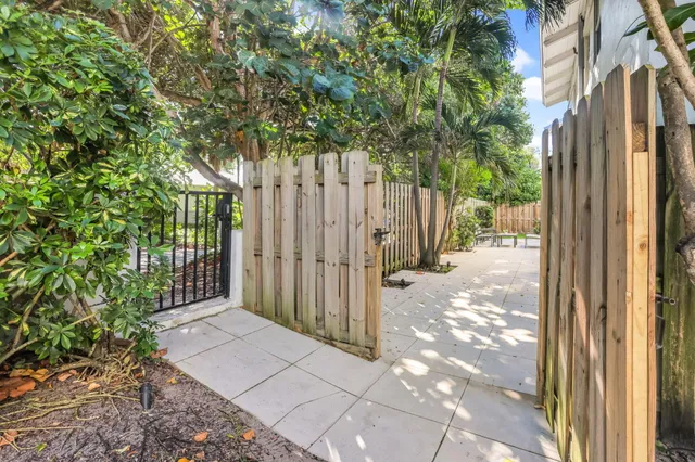 $12,000 | 320 South Ocean Boulevard, Unit LP, Delray Beach, FL 33483