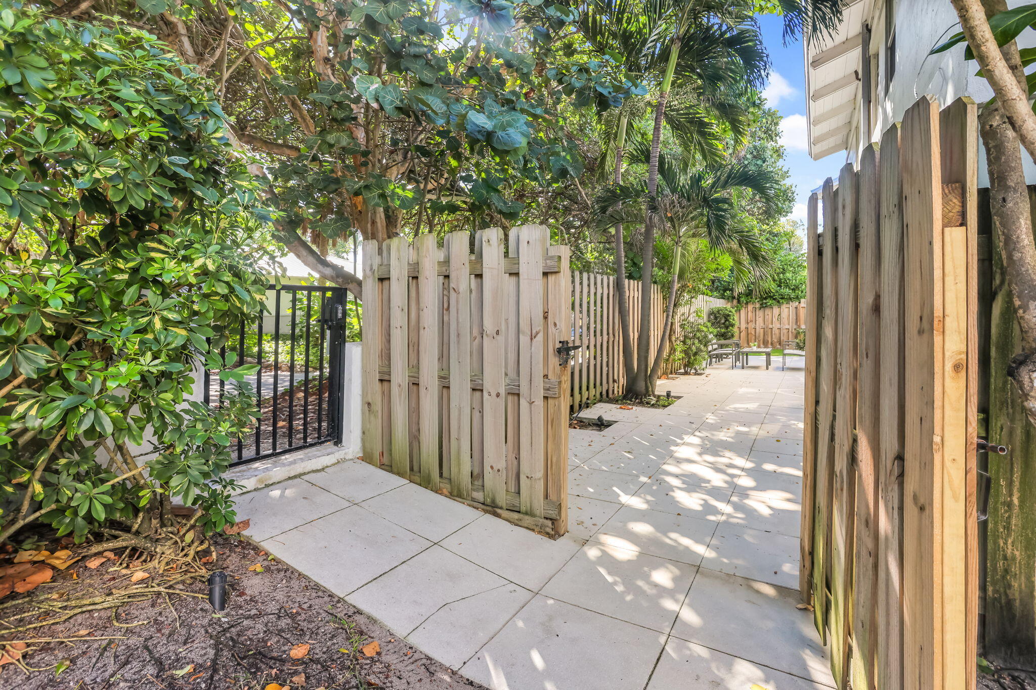 320 South Ocean Boulevard, Unit LP Delray Beach, FL 33483 - Photo 22 of 34 Back patio