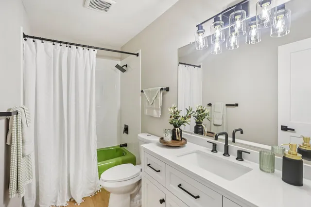 $259,900 | 188 River Woods Lane, Burnsville, MN 55337