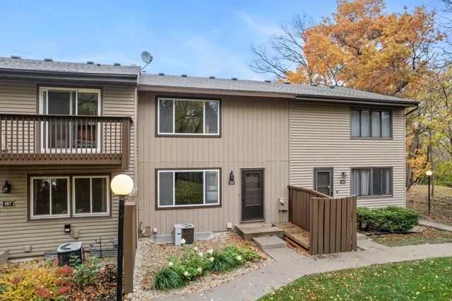 $259,900 | 188 River Woods Lane, Burnsville, MN 55337