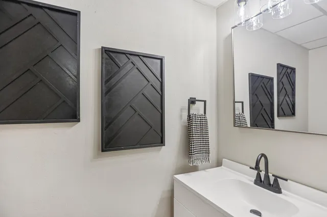 $259,900 | 188 River Woods Lane, Burnsville, MN 55337