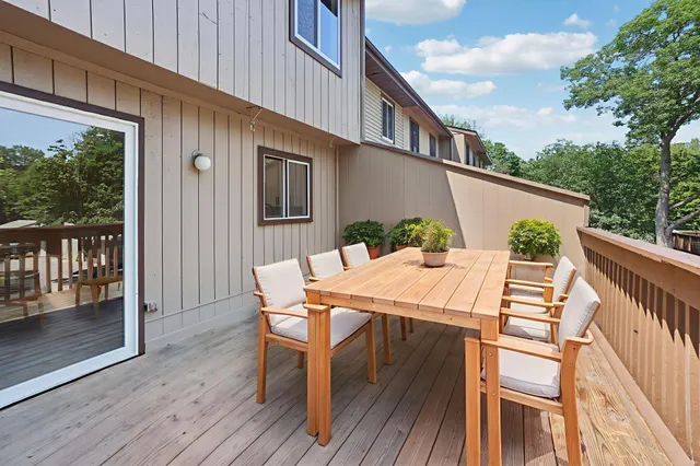 $259,900 | 188 River Woods Lane, Burnsville, MN 55337