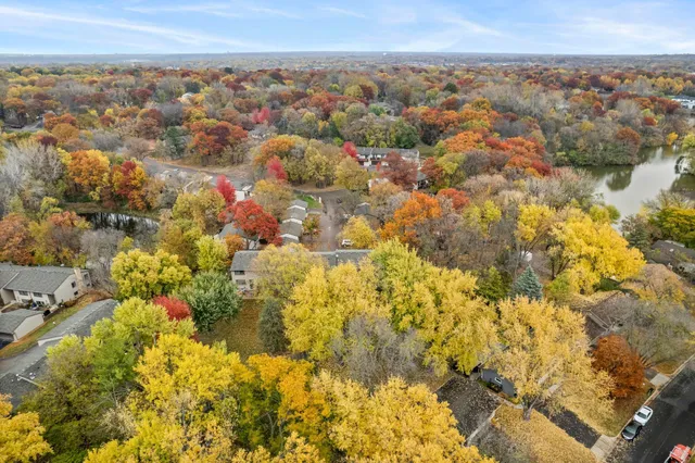 $259,900 | 188 River Woods Lane, Burnsville, MN 55337