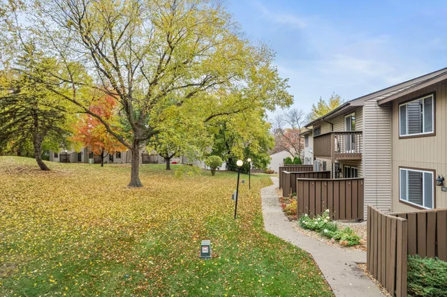 $259,900 | 188 River Woods Lane, Burnsville, MN 55337