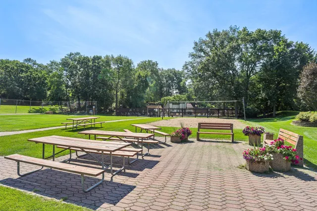 $259,900 | 188 River Woods Lane, Burnsville, MN 55337