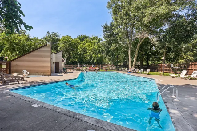 $259,900 | 188 River Woods Lane, Burnsville, MN 55337