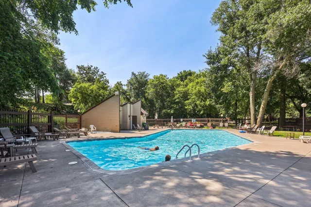 $259,900 | 188 River Woods Lane, Burnsville, MN 55337