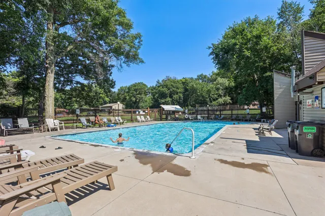 $259,900 | 188 River Woods Lane, Burnsville, MN 55337