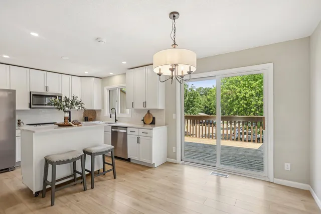 $259,900 | 188 River Woods Lane, Burnsville, MN 55337