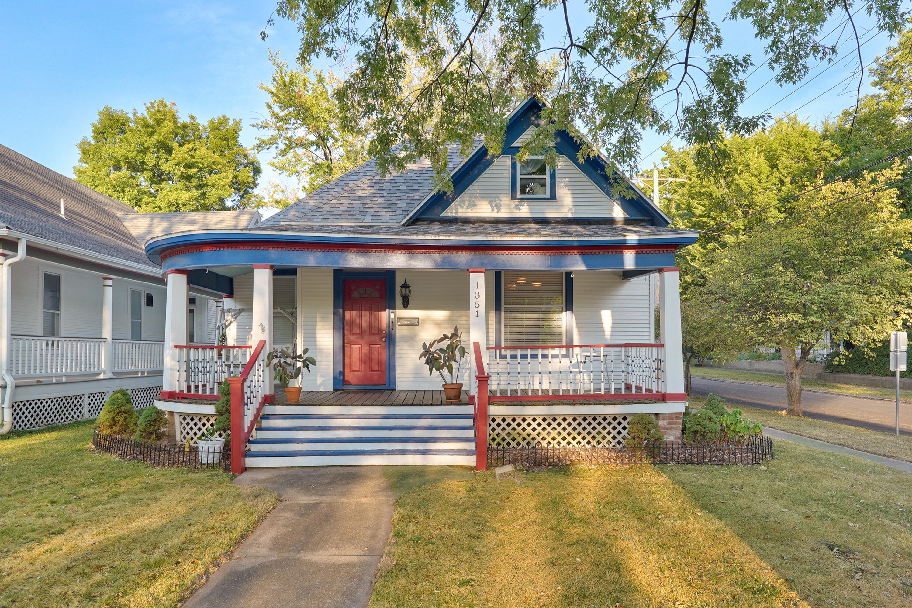 1351 N Summit Ave-4