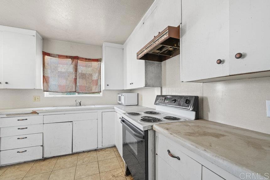 39635 Manzanita Dulce Road Boulevard, CA 91905 - Photo 8 of 33 a kitchen that has a sink a stove and cabinets