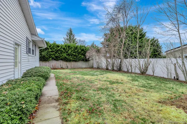 $599,000 | 5 Richlee Street, Blue Point, NY 11715