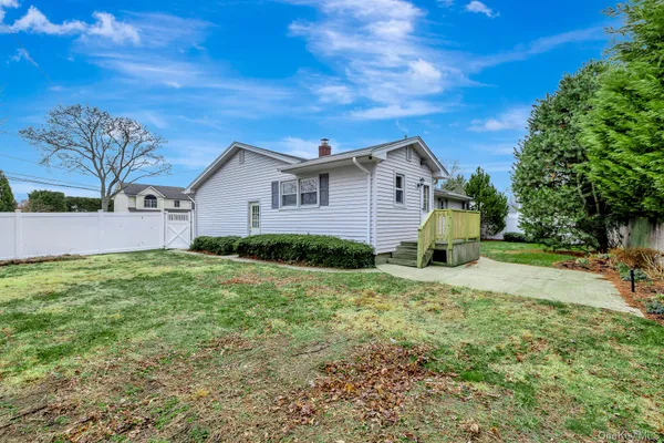 $599,000 | 5 Richlee Street, Blue Point, NY 11715