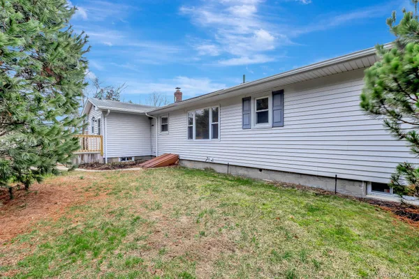 $599,000 | 5 Richlee Street, Blue Point, NY 11715