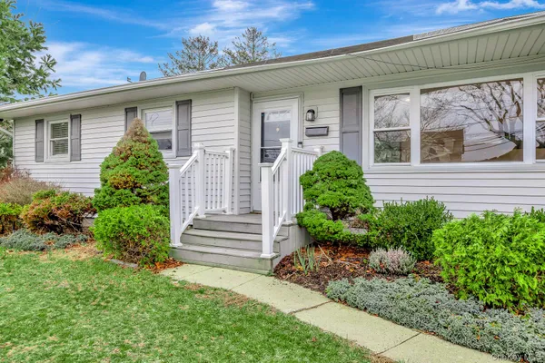 $599,000 | 5 Richlee Street, Blue Point, NY 11715